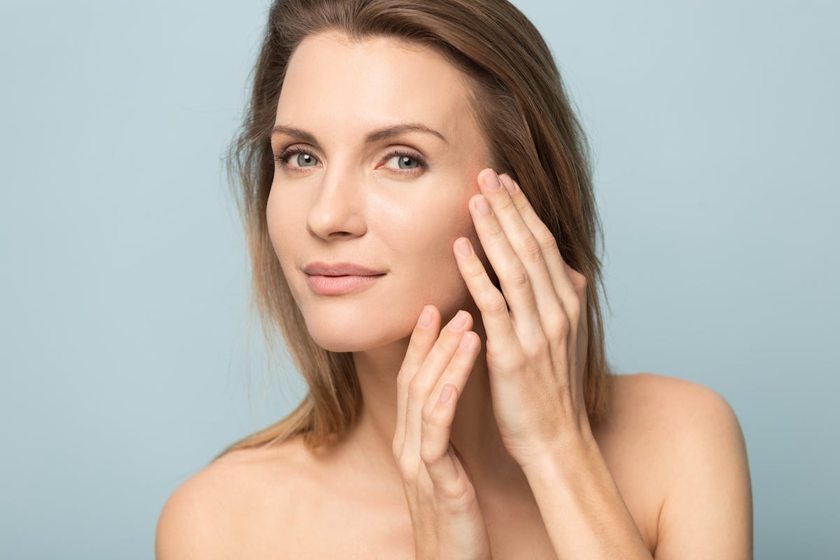 Diese Beauty-Geheimnisse der Stars kann jeder ausprobieren Beauty-Geheimnisse der Stars. Foto: Adobe / fizkes