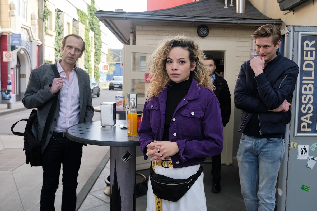Stadionsprecher Torsten Knippertz sorgt jetzt auch bei „Unter uns“ für spannende Begegnungen Stadionsprecher Torsten Knippertz bei "Unter uns" Foto: TVNOW / Stefan Behrens