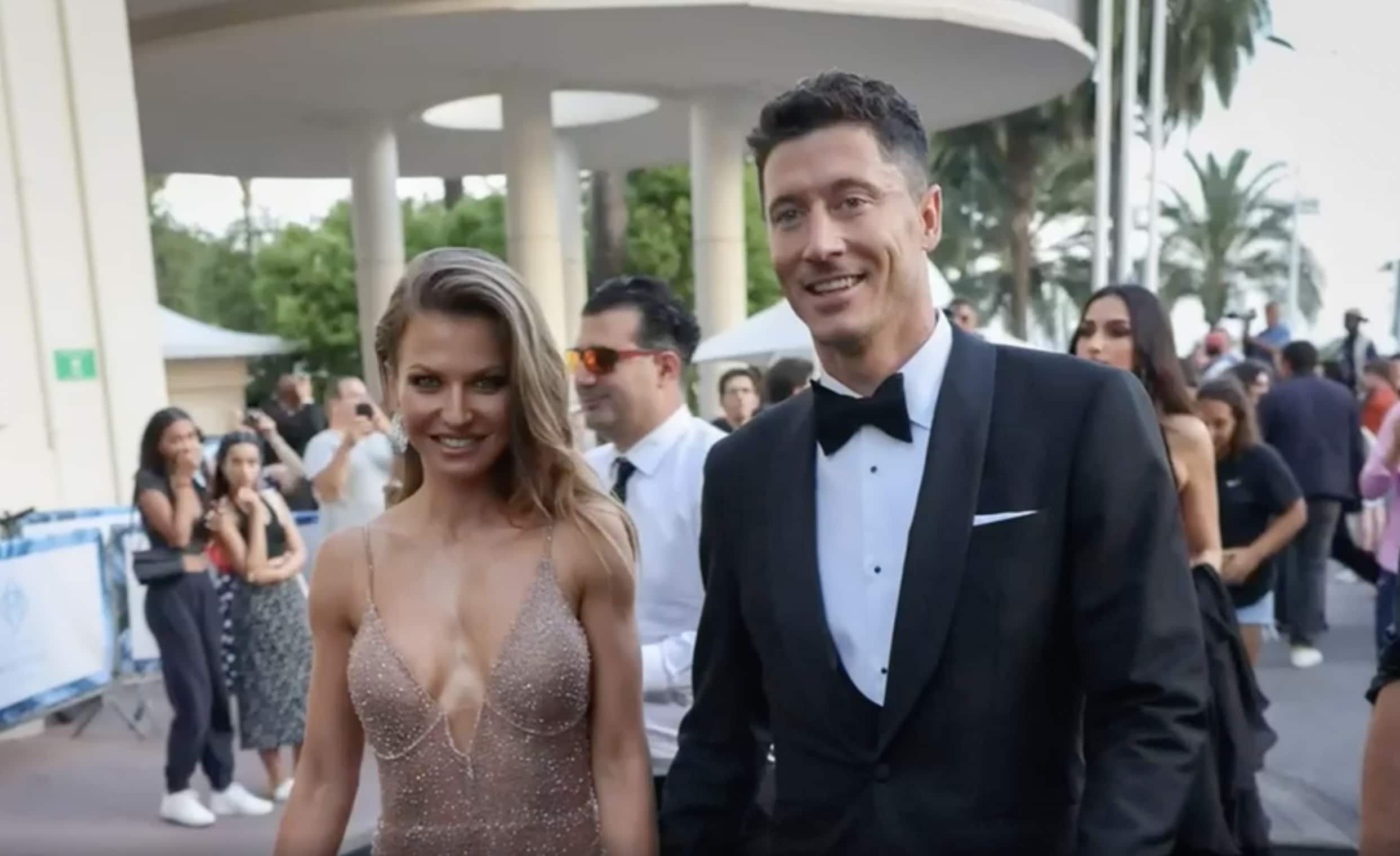 Anna im Nackt-Kleid