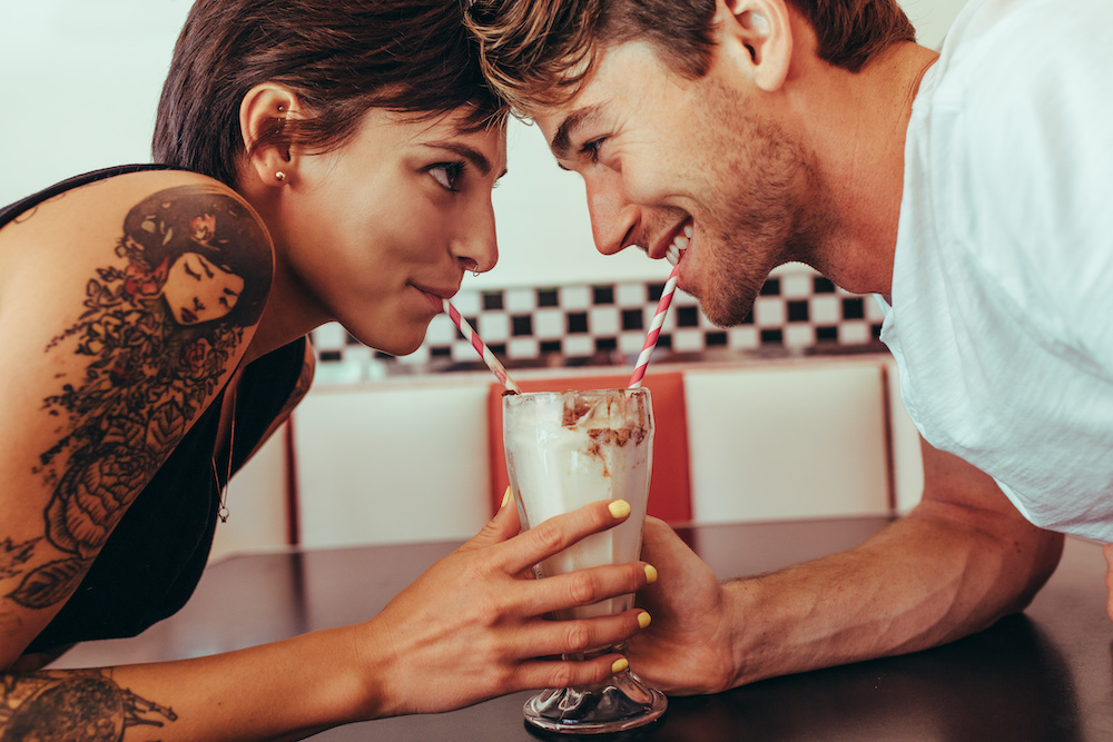 Es ist als Mann nicht schwer, eine schöne Frau kennenzulernen – mit einer Dating-App. Foto: Adobe / Jacob Lund Es ist als Mann nicht schwer, eine schöne Frau kennenzulernen - mit einer Dating-App. Foto: Adobe / Jacob Lund