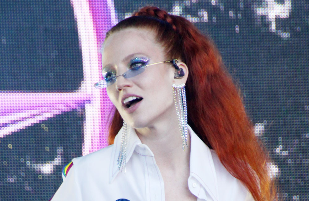Jess Glynne – Brighton Pride & Hove 2018 – FAMOUS Jess Glynne - Brighton Pride & Hove 2018 - FAMOUS