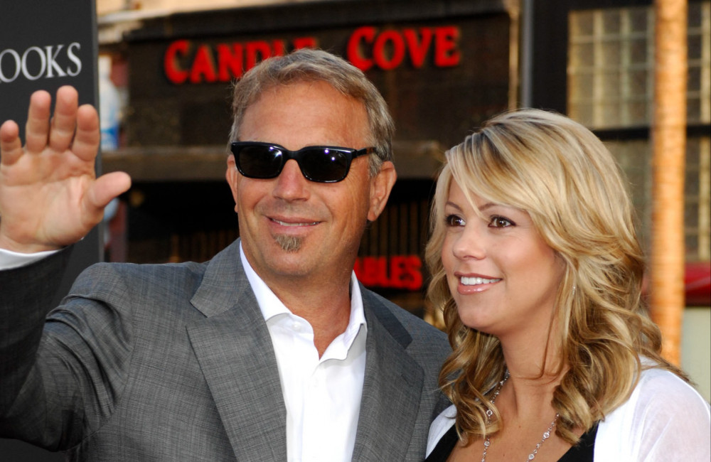 Kevin Costner and Christine Baumgartner - Mr. Brooks Los Angeles premiere - 2007 - AVALON