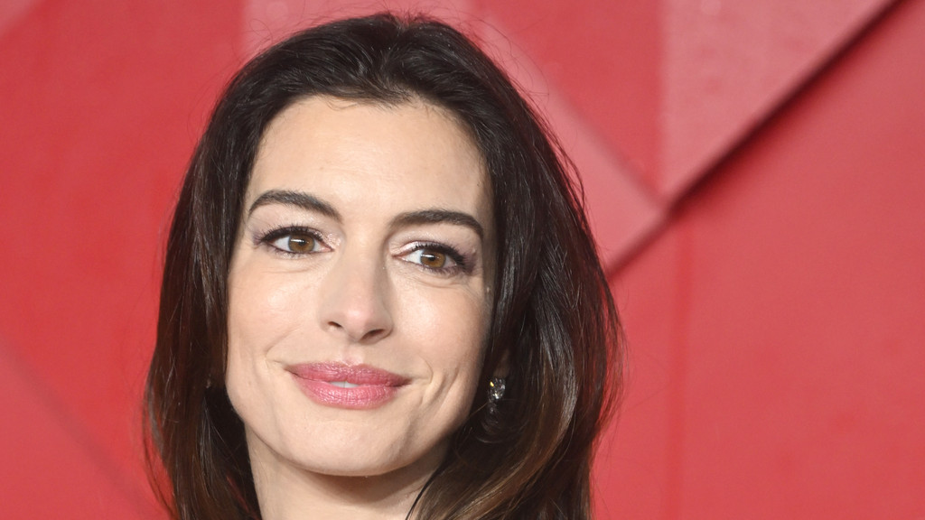 Cover Images Anne Hathaway