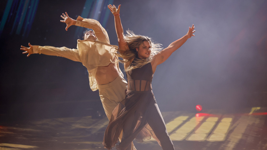 Sophia Thiel mit Tanzpartner Alexandru Ionel