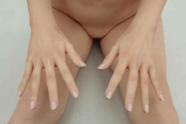 Bitte nur auf Micaela Schäfers Finger schauen! Foto: Housedoll