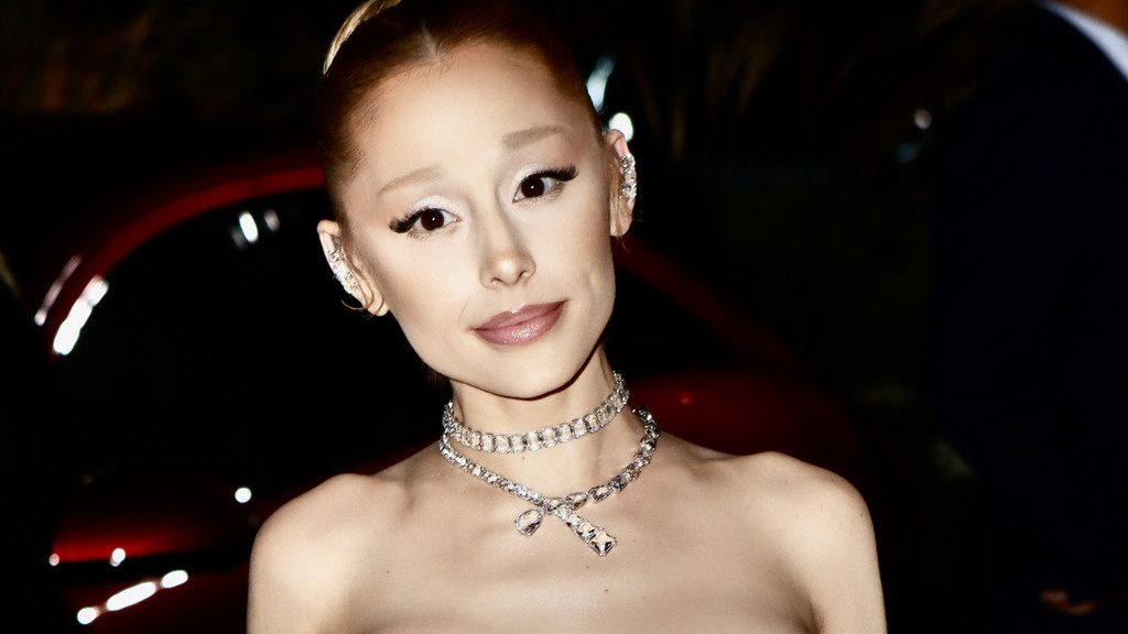 Cover Images Ariana Grande