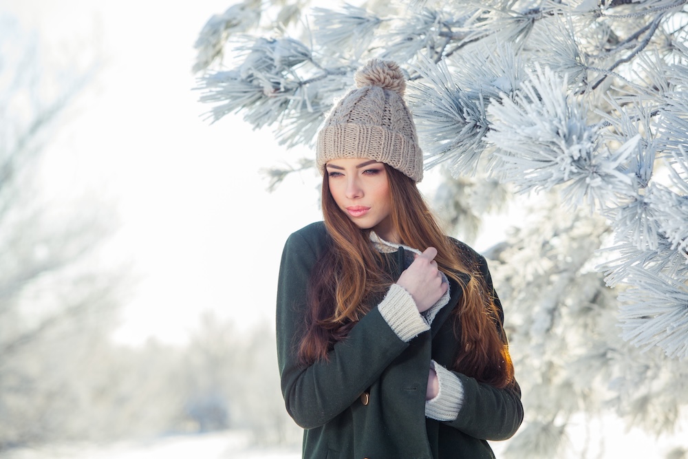 Winterkleidung darf sexy sein! Foto: Adobe / satyrenko