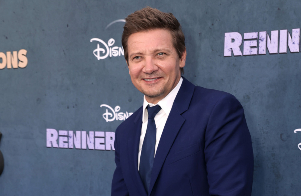 Jeremy Renner ar Rennervations Premier LA April 2023 - Getty