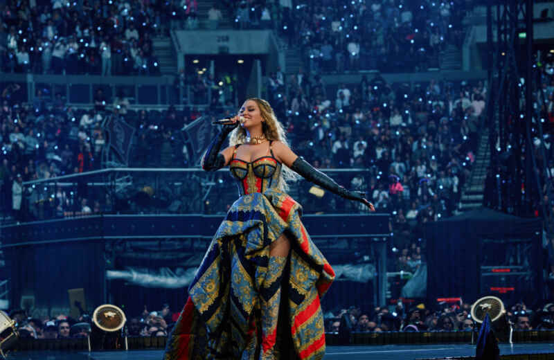 Beyoncé pausiert Performance wegen riskanter Requisite - Viply
