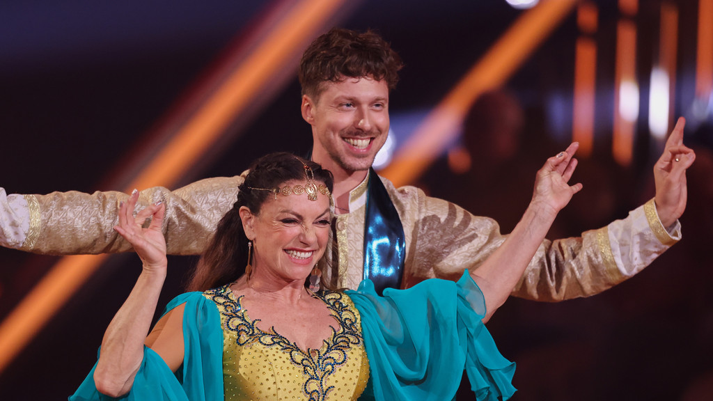 Christine Neubauer und ihr Tanzpartner Valentin Lusin