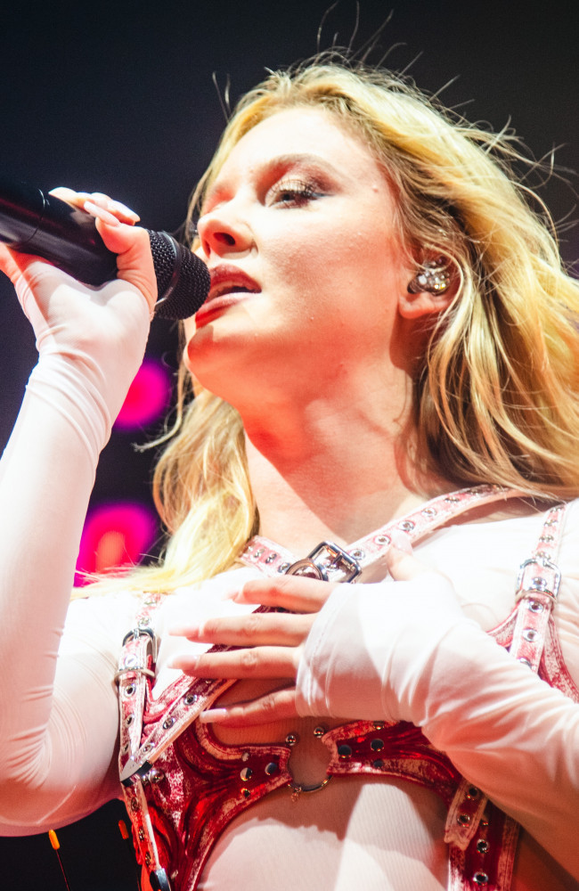 Zara Larsson  -  Camden Roundhouse London 2024 - Famous