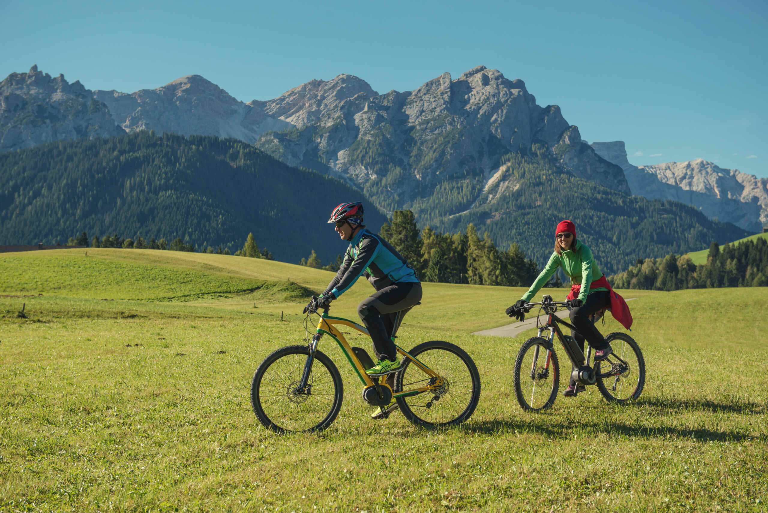 Entdecken-Sie-das-langsame-Leben-mit-einem-Trekking-E-Bike