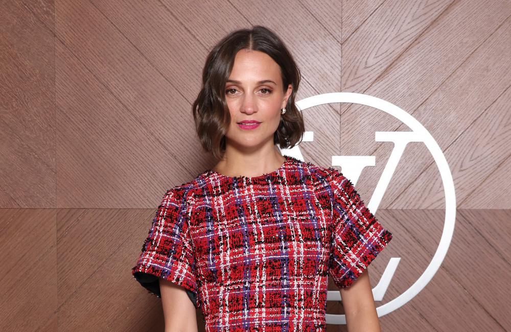 Alicia Vikander - Louis Vuitton: Photocall - Paris Fashion Week 2025 - Getty