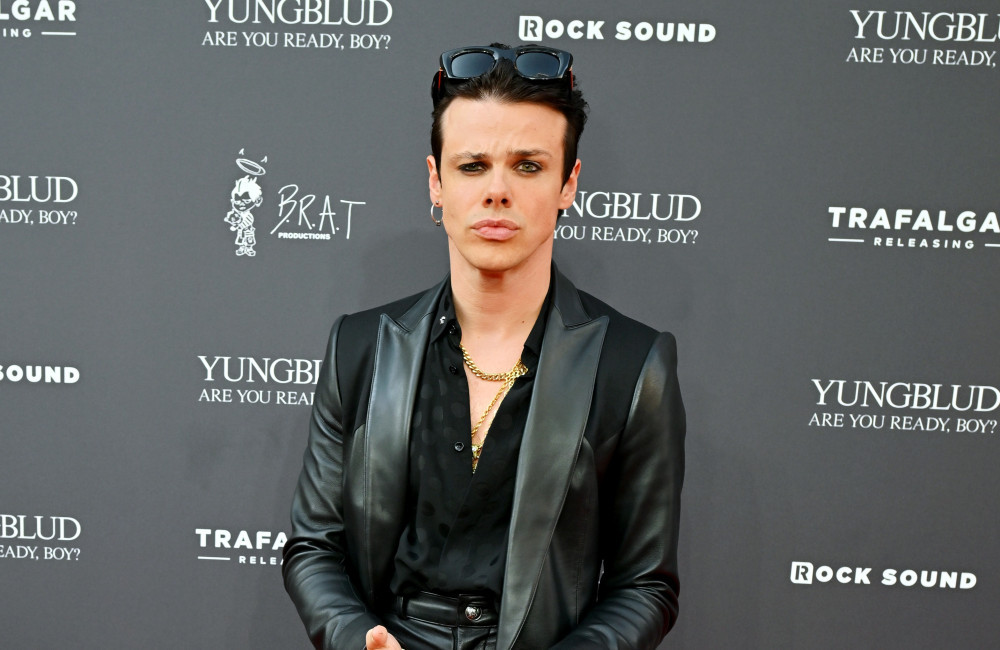 Yungblud-ehrt-Ozzy-Osbourne-bei-den-MTV-VMAs
