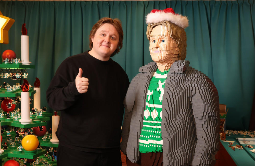 Lewis Capaldi Lego model PR ONE USE