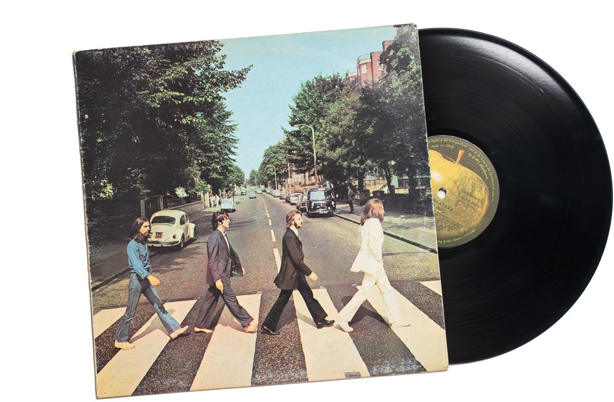"Abbey Road" war 1969 das elfte Studioalbum der Beatles. Auch das Cover wurde zum Hit und seitdem immer wieder von bekannten Persönlichkeiten nachgestellt.