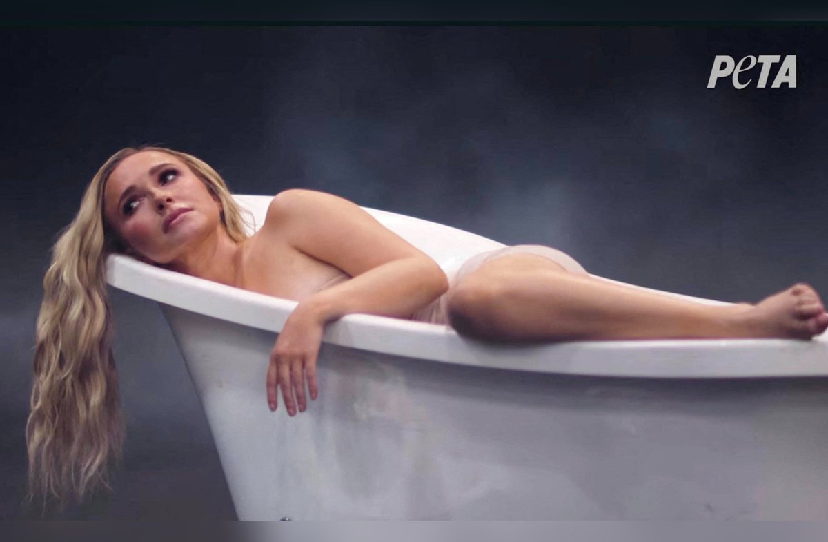 In der Werbekampagne liegt Hayden Panettiere unter anderem nackt in der Badewanne, um auf die Gefangenschaft von Delfinen aufmerksam zu machen.