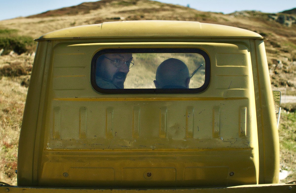 "Spaziergang nach Syrakus": Paul (Charly Hübner) und Luigi (Max Tuveri) unterwegs in einer kleinen dreirädrigen Ape.