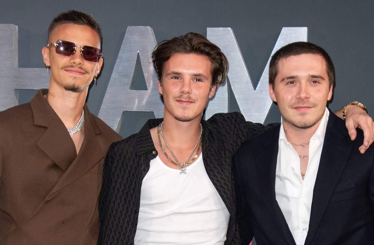 Die drei Beckham-Brüder Romeo (v.l.), Cruz und Brooklyn Beckham zeigten sich früher oft sehr vertraut zusammen. Finden sie nun wieder zueinander?